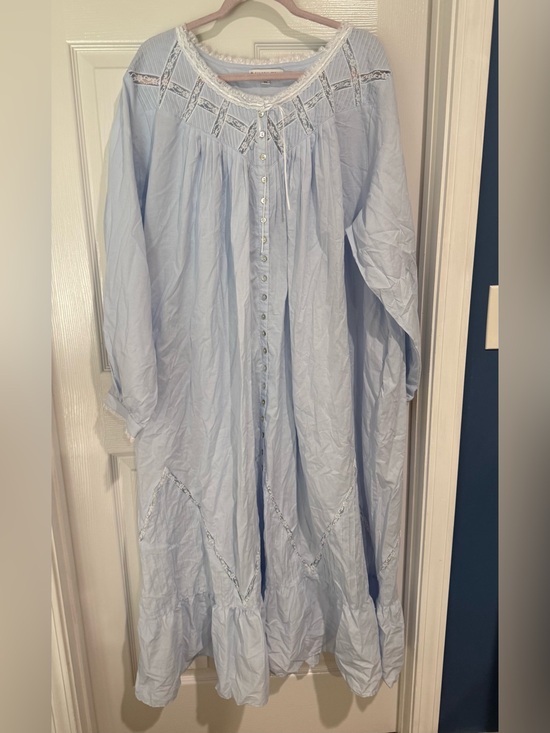 Eileen West Other - Eileen West Pale Blue Lace-Trim Button-Front Nightgown